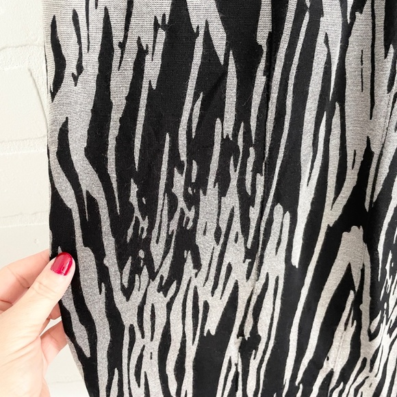 BCBGeneration Pencil Skirt Mobwife Animal print Zebra Y2K Stretch Black Gray L - Picture 9 of 9